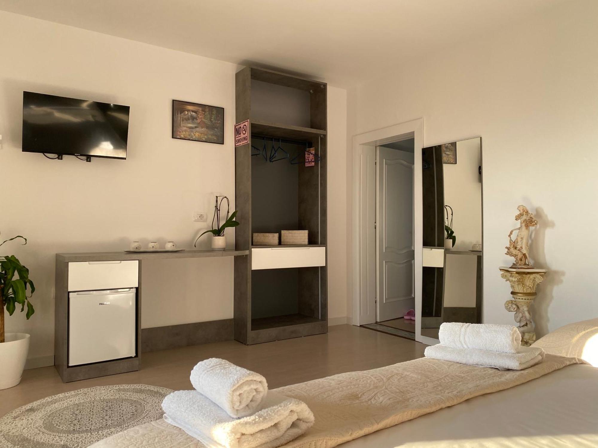 Alesio Guest House Крує Екстер'єр фото