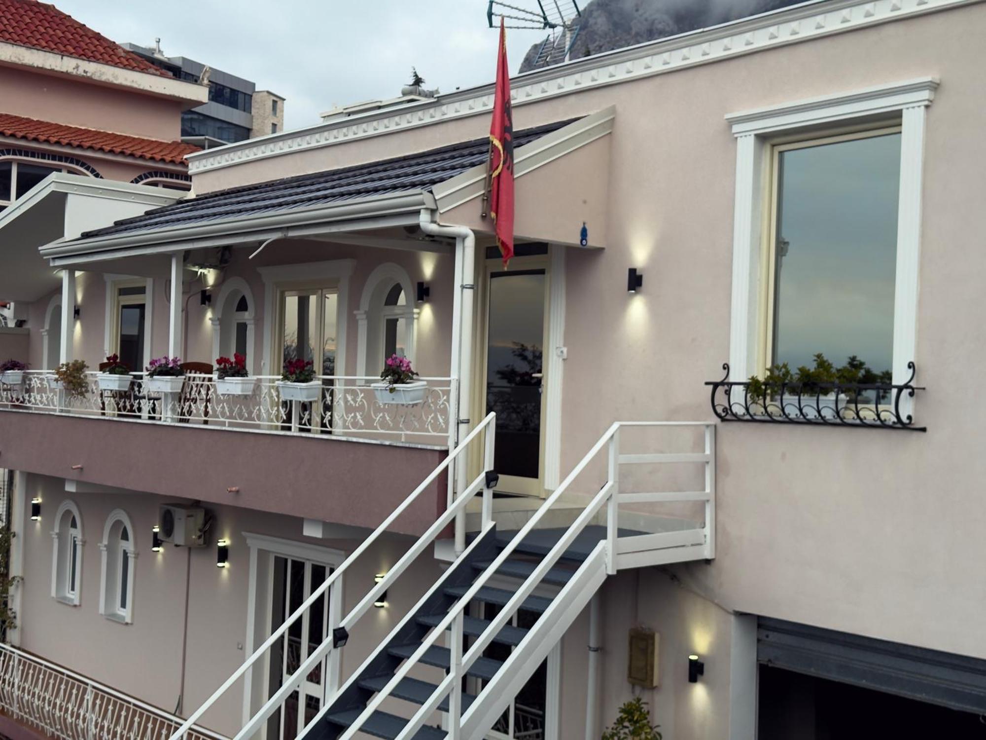 Alesio Guest House Крує Екстер'єр фото